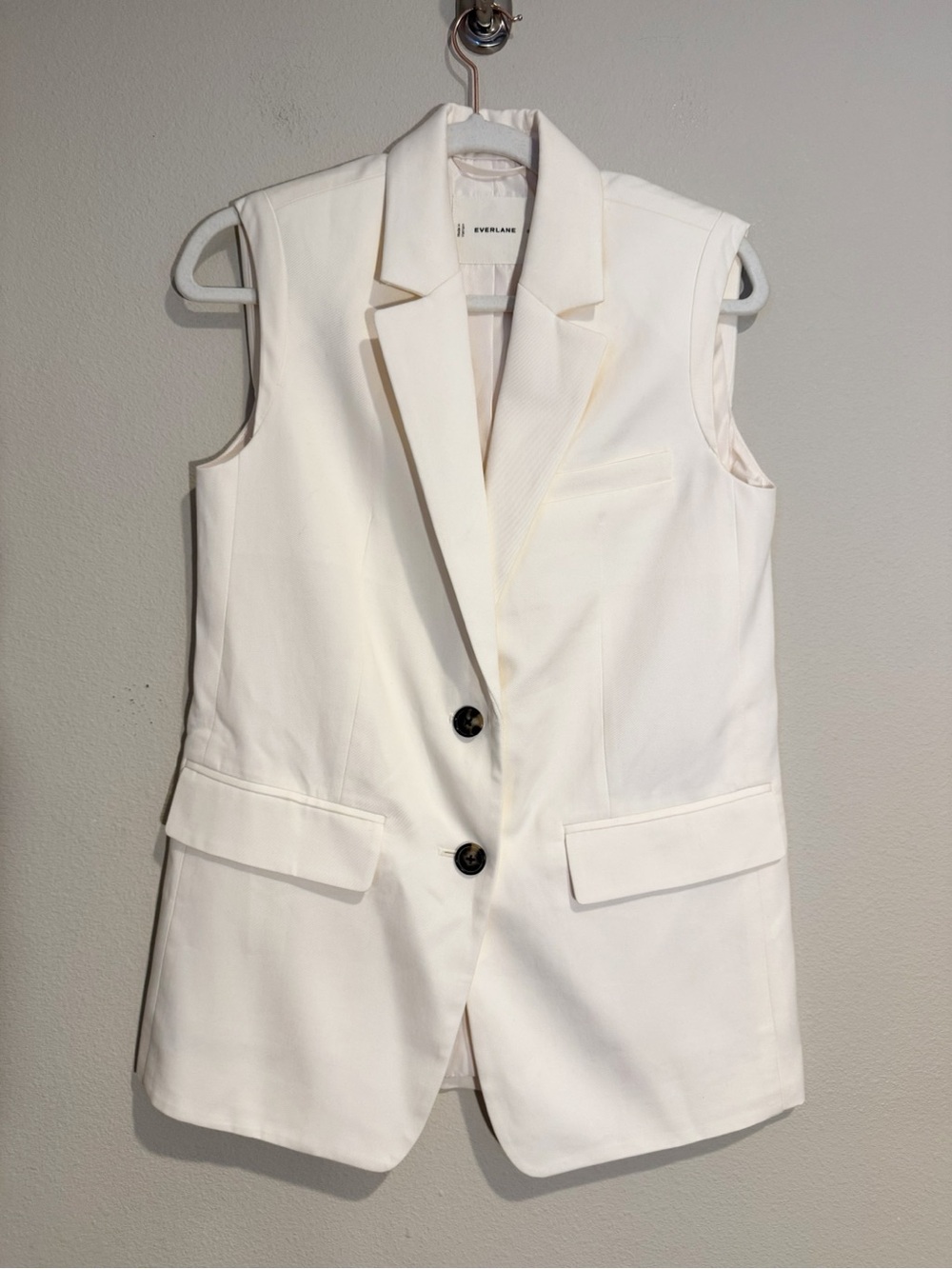 Everlane Sleeveless Blazer in Buttersmooth